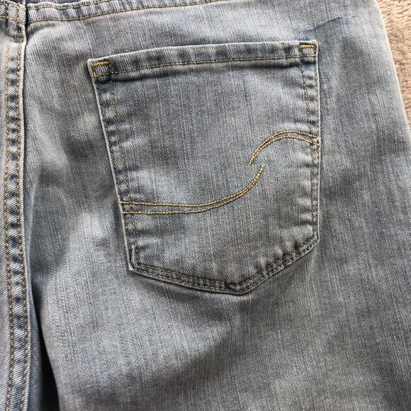 Levis Signature Womens Jean Shorts Suze 12 Mid-Rise Blue Denim Casual Cuffed - Picture 11 of 14